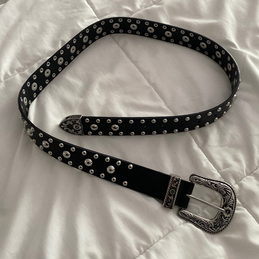 B low the belt black belt silver detailing
